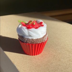 Hallmark Keepsake Christmas Cupcakes